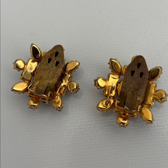 Elegant Vintage Emerald Green Rhinestone Floral Clip Earrings - Picture 3 of 7